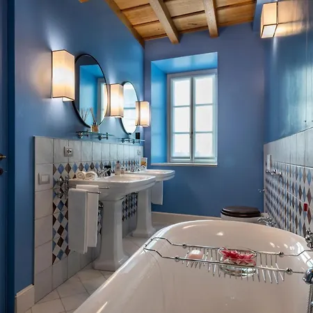 Isola Bella Apartments, Ninfea * סטרסה